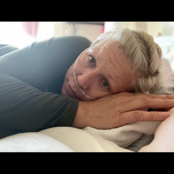 Hellooooooo Poshers!!! - Picture 2 of 15